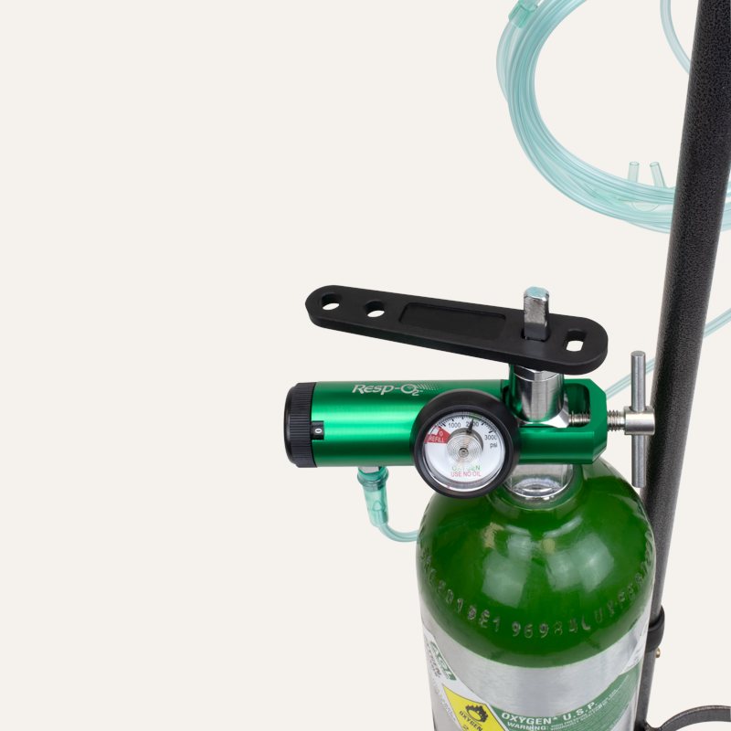 36600_36600_cylinder_wrench_on_tank_three_quarter_view_qb8far