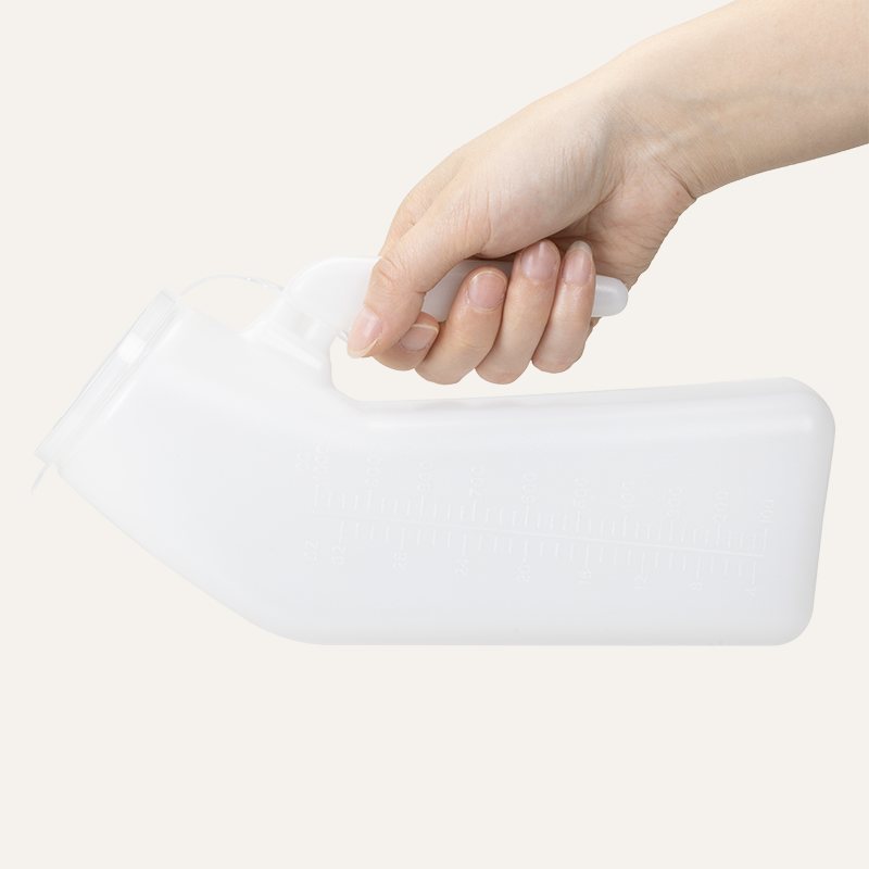 4229_4229_urinal_hold_72dpi_axm100