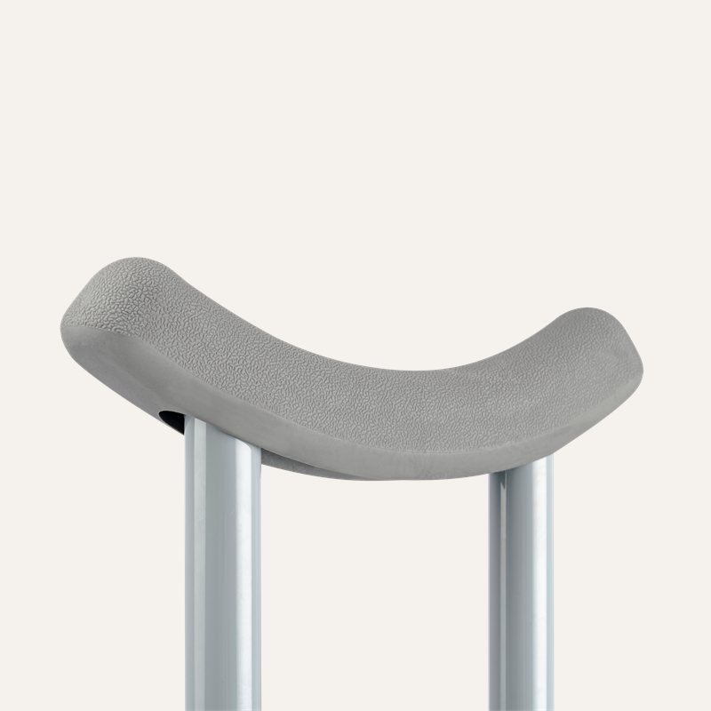 z-Bariatric_Steel_Crutches_10105-10106_brtrc-cructhes_crutch-pad_72dpi_bk6yvy